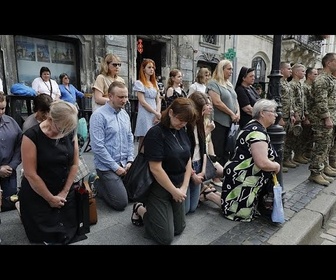 Replay L'Ukraine commémore l'anniversaire de l'explosion de la prison d'Olenivka à Kyiv