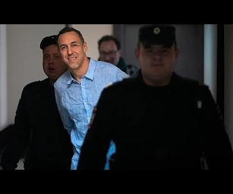 Replay Laurent Vinatier de retour en France après un échange de prisonniers avec un basketteur russe