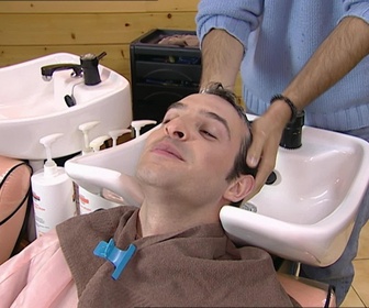 Replay Un gars, une fille - Chez le coiffeur (1)