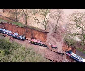 Replay Une vidéo montre des bateaux engloutis par un énorme gouffre dans le Shropshire, au Royaume-Uni