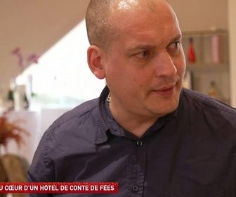 Replay Un jour, un doc - Au cœur d'un hôtel de conte de fées