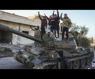 Replay La Syrie envoie des renforts dans la région d'Alep après une attaque surprise des rebelles