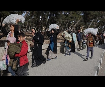 Replay Des civils fuient Alep, l'armée syrienne boucle des zones à majorité kurde