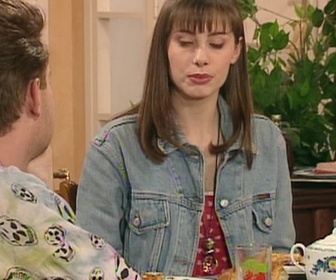 Replay Le miel et les abeilles - S02 E33 - L'abeille sauvage