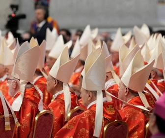 Replay Regardez en direct : Les cardinaux se réunissent pour choisir le successeur du pape François