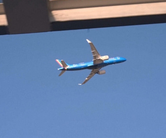 Replay Info éco - Pénurie de kérosène : les avions bientôt menacés ?