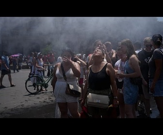 Replay Canicule : la police de Berlin utilise un canon à eau pour rafraîchir les fans de Bruno Mars