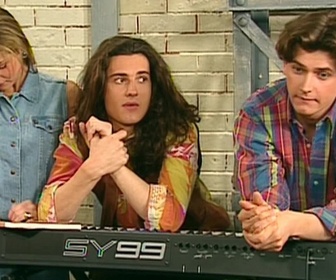 Replay Hélène et les garçons - S09 E12 - Carrefour