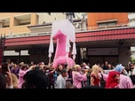 Replay Des fêtards exhibent d'énormes phallus au festival de la fertilité au Japon