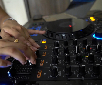 Replay Focus - Profession DJ au Pakistan : les femmes se mettent aux platines