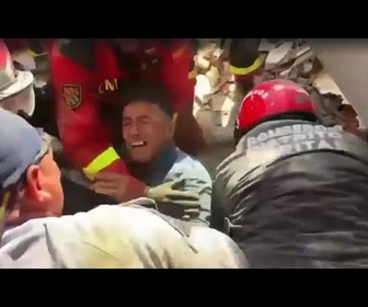 Replay Un homme sauvé des décombres trois jours après le séisme au Venezuela