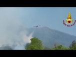 Replay Italie : l'incendie progresse sur les flancs du Vésuve