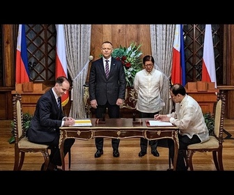 Replay Manny Pacquiao entraîne le président polonais Karol Nawrocki lors d'une séance de boxe à Manille
