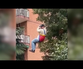 Replay Incident de téléphérique à Naples : les images du sauvetage des passagers de la deuxième cabine