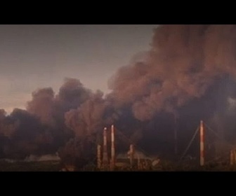 Replay Kyiv cible une raffinerie et un hub d'oléoducs russes, un drone frappe la centrale de Zaporijjia