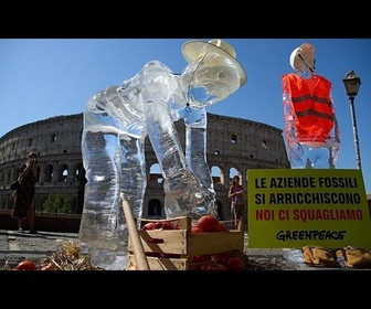 Replay Italie : des statues de glace fondantes dénoncent la canicule à Rome